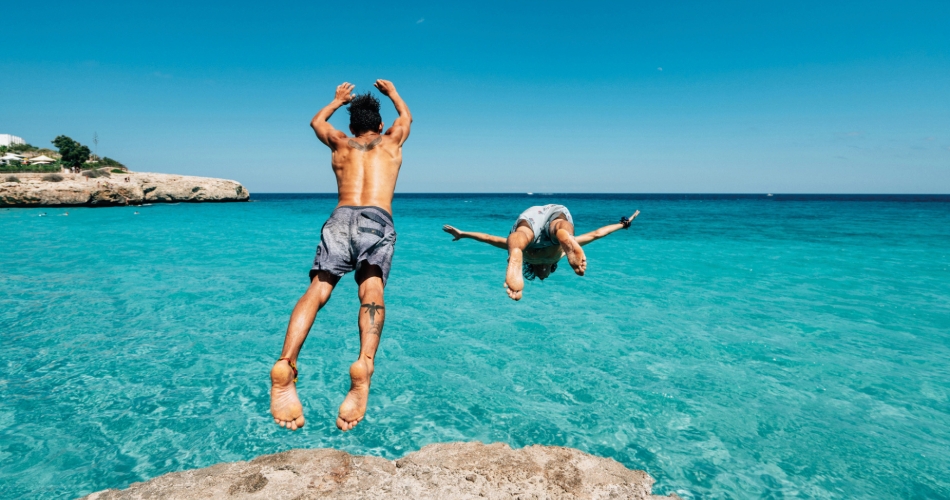 Image 3: GoCruise & Travel with Kieran and Lyndsay